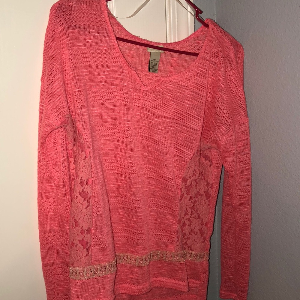 Cute pink long sleeve shirt from buckle!